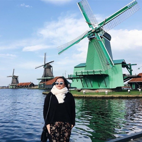 Meet your Posher, Olivia - Picture 3 of 4